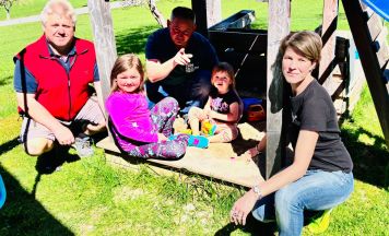 Schaufeln, Bauen und Backen bei der Sandkistenaktion in Edlbach