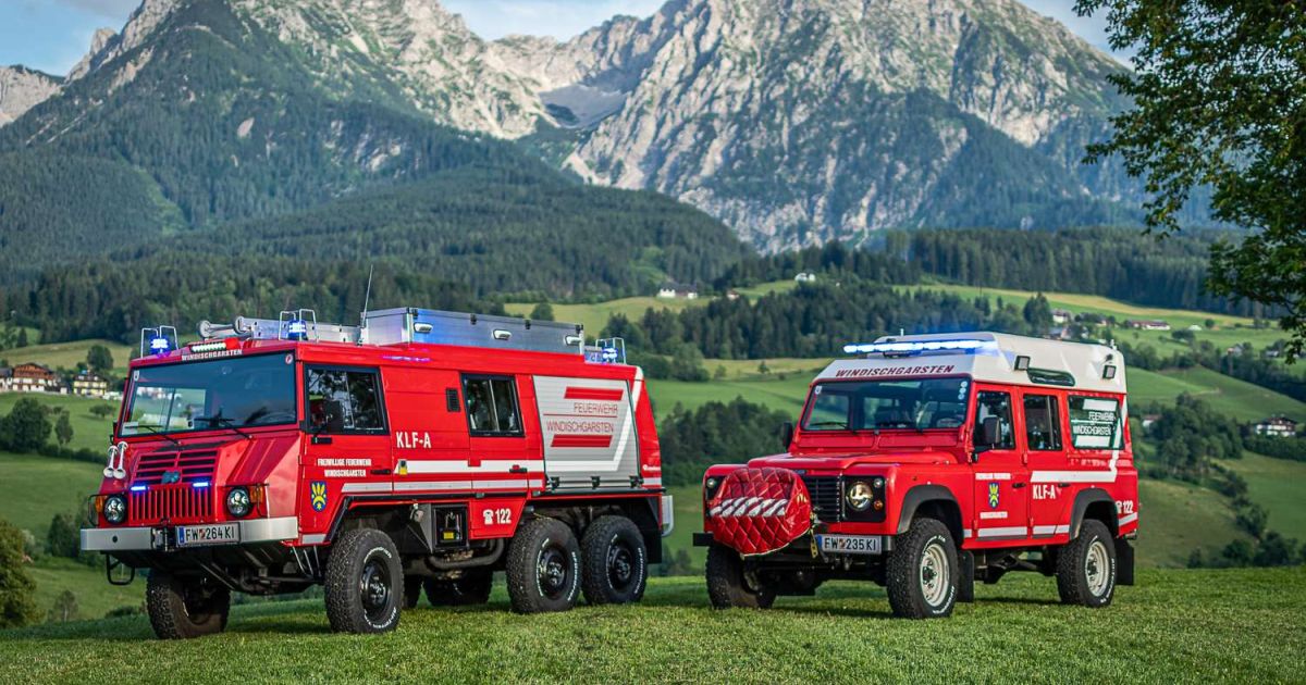 The Pinzgauer and the refurbished KLF-A Defender — the reference for this model; linked only.