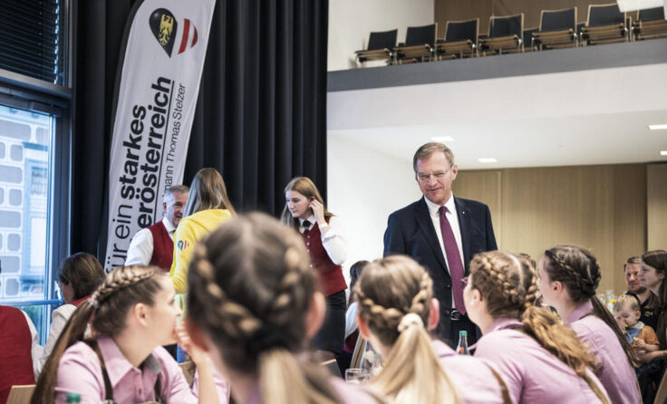 Landeshauptmann Thomas Stelzer zu Gast in Peuerbach. (Foto: OÖVP)