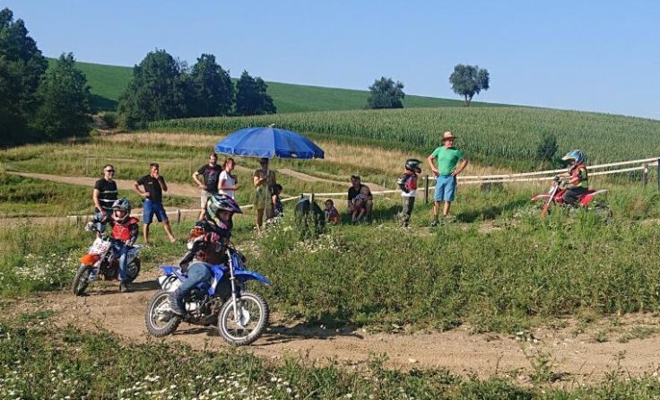 Bei der Ferienaktion konnten sich Kinder im Rennsport probieren. (Foto: HSV Wels ZV Motosport)