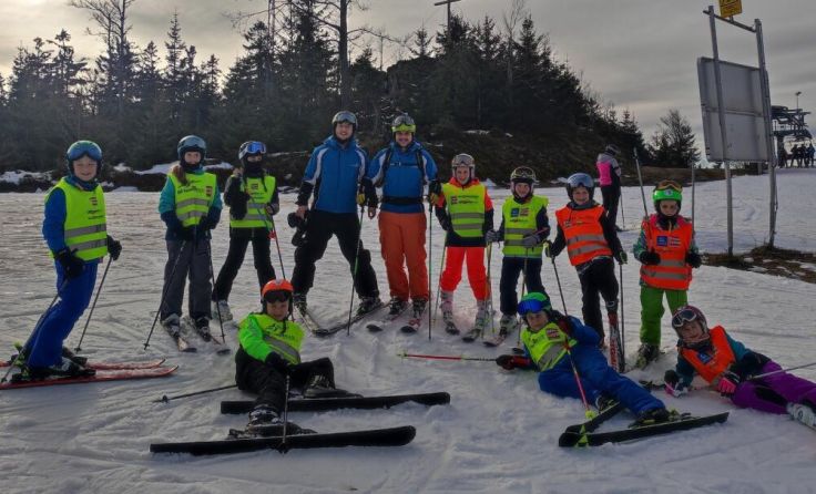 Der Skibasar hält zahlreiche Wintersportartikel bereit. (Foto: Skiclub Raika Hartkirchen)