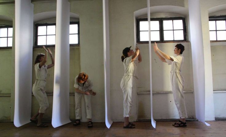 Das Kollektiv „Raumarbeiterinnen“ von Künstlerin Maria Hanl Foto: Jan Phillip Ley