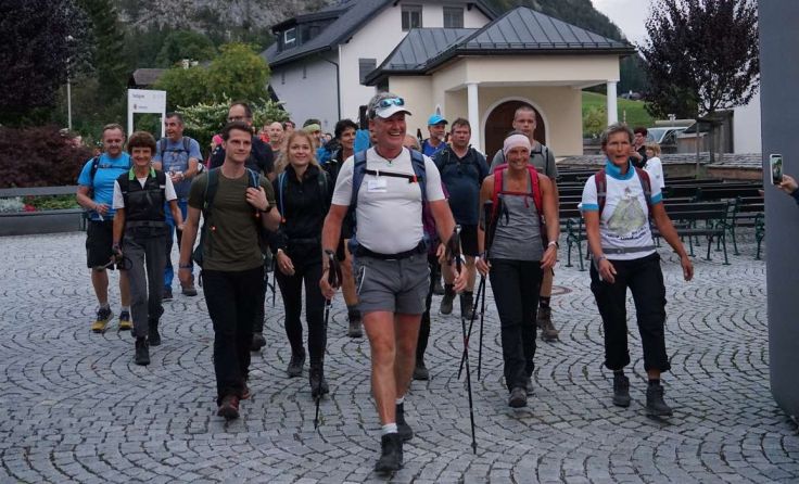 Zieleinlauf der 24 Stunden Wanderer Foto: Fuschlsee Tourismus