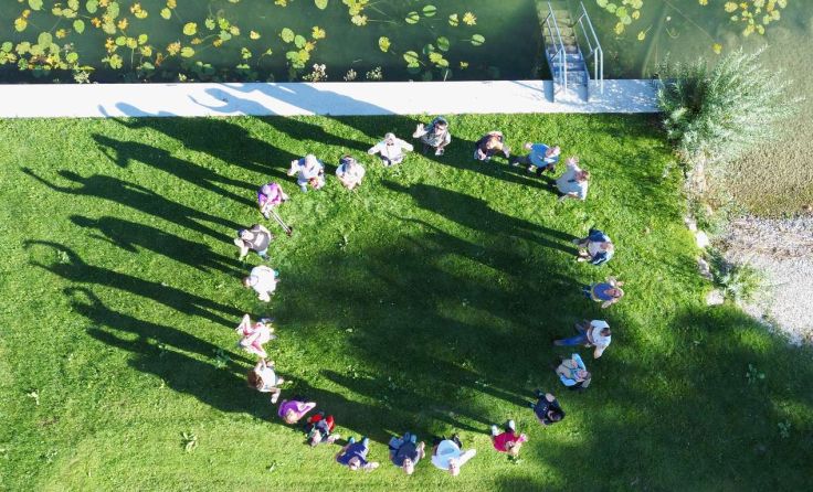 Die Exkursionsgruppe auf den Spuren des Klimawandels. Foto: KEM Mondsee