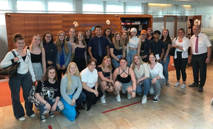 Die Schüler besuchten die Sparkasse in Bad Ischl. Foto: HLW Wolfgangsee