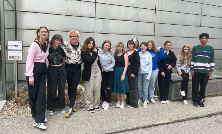 Die Schüler waren von den gewonnenen Einblicken sehr beeindruckt. Foto: HLA für Mode