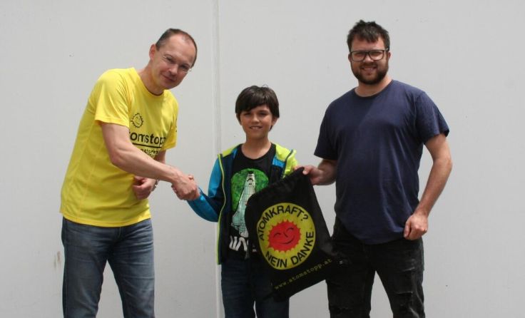Herbert Stoiber, atomstopp, Bastian Blindhofer und Lehrer Johannes März (Foto: atomstopp)