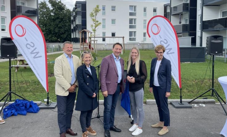 Schlüsselübergabe an eine neue Mieterin (Foto: Stadtgemeinde Schwanenstadt)
