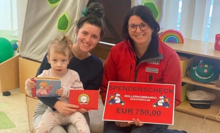 Übergabe der Spenden (Foto: privat)
