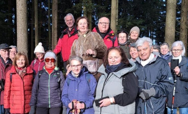 Die Wandergruppe des Seniorenbundes Vöcklabruck im Kobernaußerwald. (Foto: Seniorenbund)