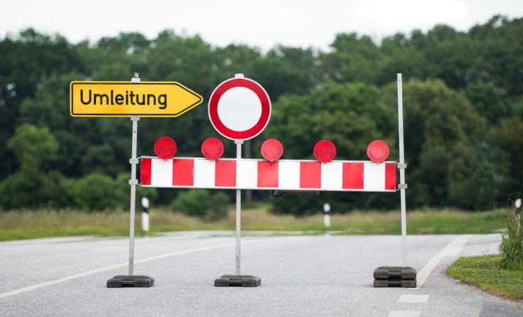 Straßensperre (Symbolfoto) (Foto: benjaminnolte/stock.adobe.com)