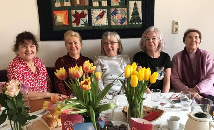Martha Najsel (ganz links) bei einem Treffen. (Foto: Treffpunkt mensch & arbeit)