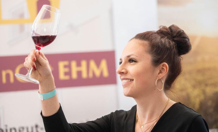 Genießer kommen auf ihre Kosten bei der Weinmesse im Schloss Mondsee. (Foto: Mike Vogl)