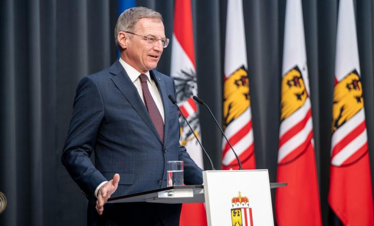 Landeshauptmann Thomas Stelzer bei der Verleihung der Preise. (Foto: Land OÖ/Peter Mayr)