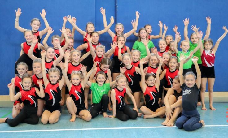 Zahlreiche Teilnehmer bei der ersten Vereinsmeisterschaft (Foto: Hörmandinger)