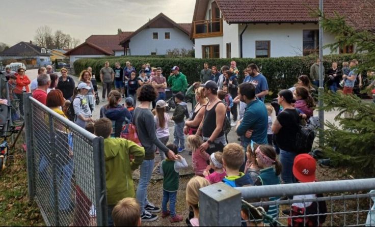 Zahlreiche Kinder nahmen an der "Suche nach dem goldenen Ei" teil. (Foto: ÖVP Regau)