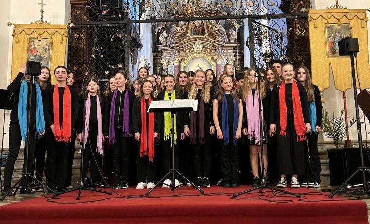 Die Happy Voices gaben bei drei Auftritten ihr Können zum Besten. (Foto: MMS Neufelden)