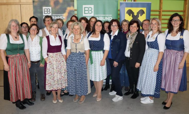 Die anwesenden Ortsbäuerinnen mit ihrer Bezirksbäuerin (Foto: OÖ. Bauernbund/Bradler)