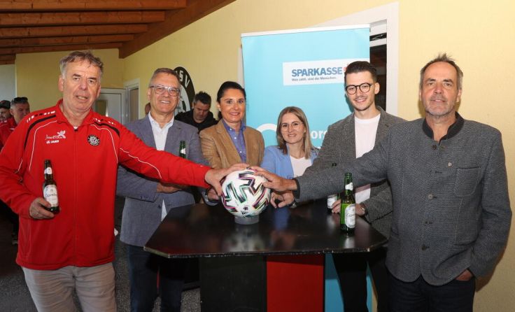Die Ehrengäste besuchten das Match. (Foto: Helmut Klein)