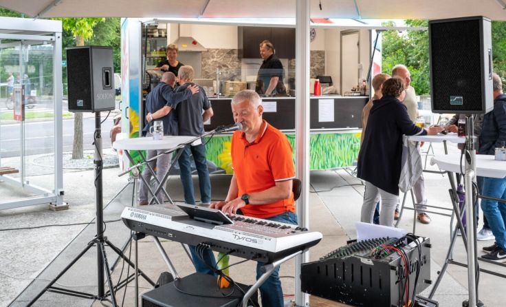 Musik am Feldkirchner Wochenmarkt (Foto: Johann Lackner)