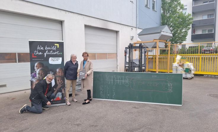 V.l.: Hans Mayr, Barbara Mayr und Bürgermeisterin Doris Staudinger (Foto: Stadtamt Schwanenstadt)