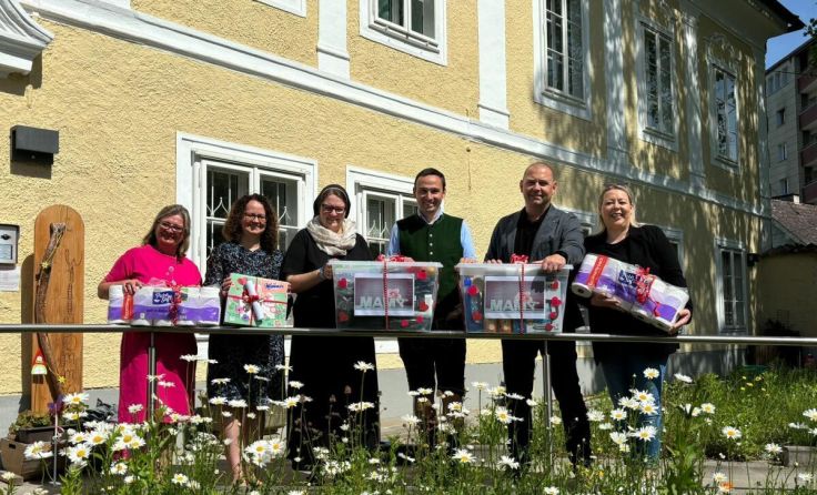 Übergabe der Spenden (Foto: ÖVP Vöcklabruck)