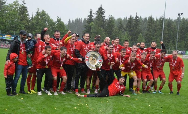 Jubel über den Meistertitel (Foto: August Schwertl)