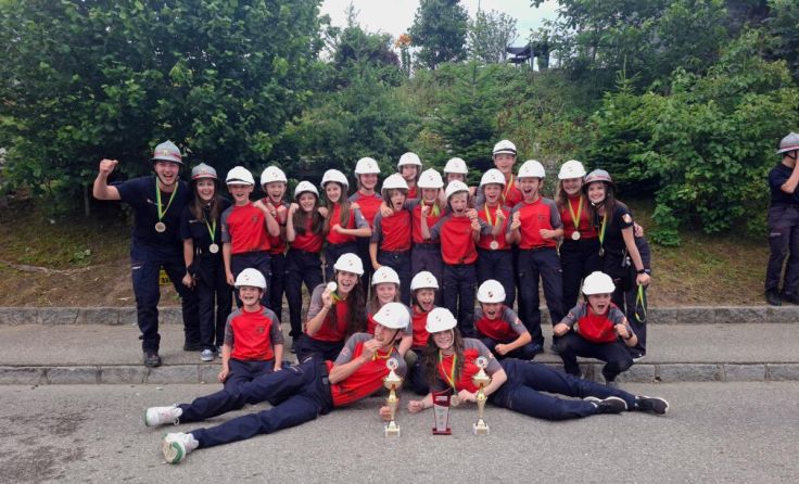 Gruppenfoto der erfolgreichen Feuerwehrjugend (Foto: FF Rutzenham)