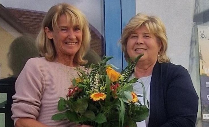 V.l.: Eva Kruta und Frau Bürgermeisterin Adelheid Fellinger (Foto: Gemeinde Neukirchen)