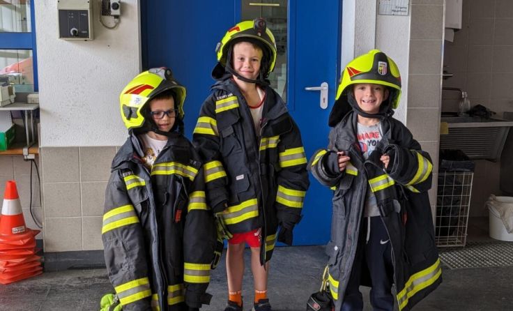 Die Kinder lernten die Feuerwehr kennen. (Foto: FF Frankenburg)