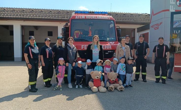 Besuch bei der Feuerwehr (Foto: Krabbelstube Vöcklamarkt)