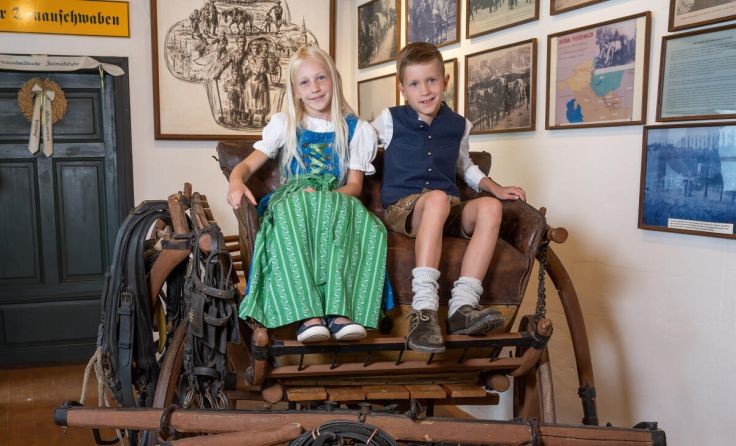 Kinder auf Fluchtwagen (Foto: Maria Zugmann)