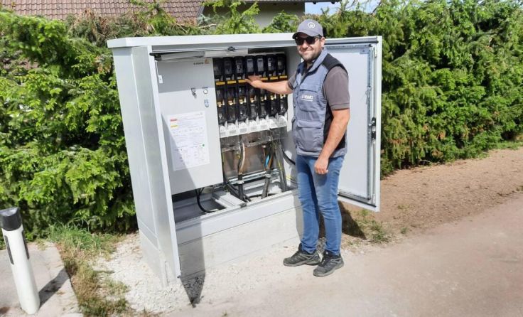 Inbetriebnahme eines der bisher installierten Strangreglers (Foto: KWG)