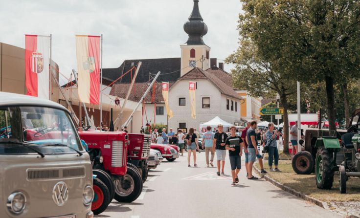 Oldtimer am Kirtag (Foto: Gemeinde Neukirchen bei Lambach)