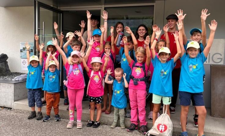 Ausgerüstet mit KWG-Kinder-T-Shirts ging es zu den Ausflügen (Foto: KWG)
