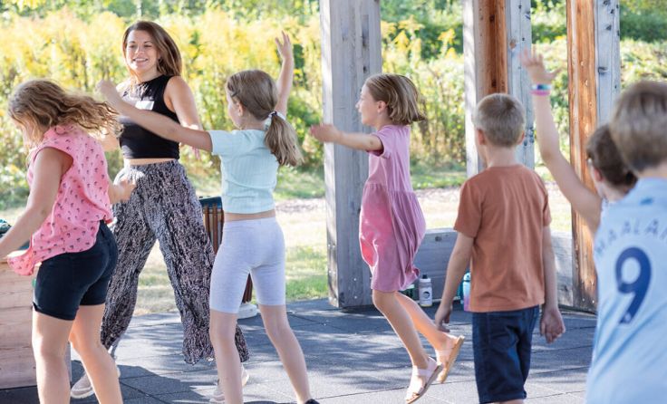 Die Kinder erlebten ein buntes Programm. (Foto: TGW Logistics)