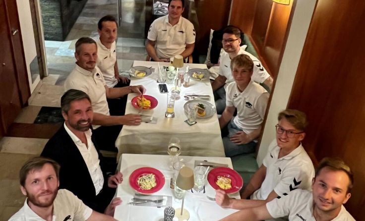 Die Tigers mit Bürgermeister Peter Schobesberger (Foto: Stadtgemeinde Vöcklabruck)