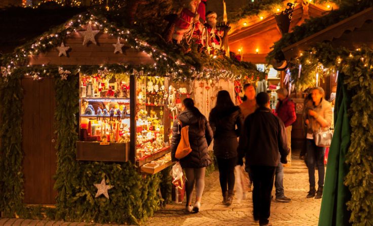 Auf Adventmärkten sollte man auf sein Umfeld achten. (Foto: Photoperle/stock.adobe.com)
