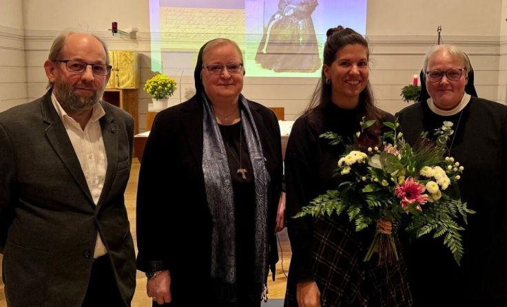Buchpräsentation (Foto: Franziskanerinnen von Vöcklabruck)