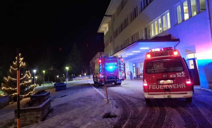 Einsatz beim Salzkammergut Klinikum (Foto: ff-badischl.at)