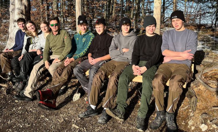 Die Projektgruppe beim Probesitzen (Foto: Robert Heidecker)