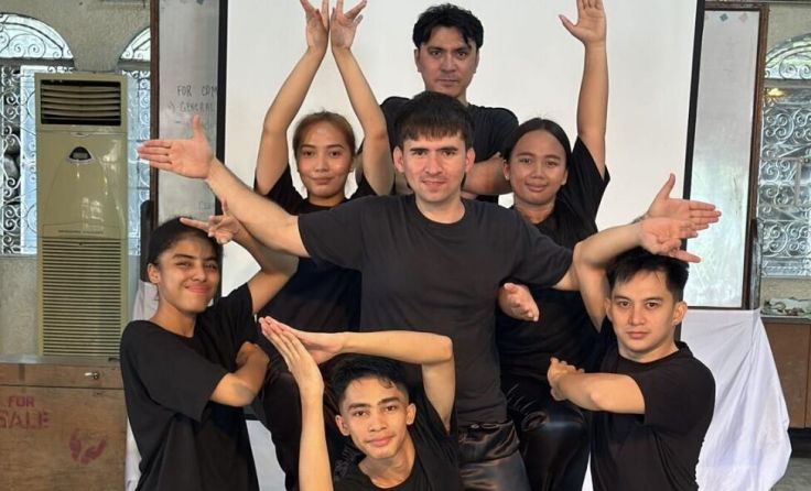 Theatergruppe (Foto: Preda Foundation Inc.)