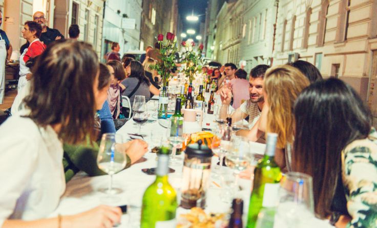 Langer Tisch (Foto: Daniel Dutkowski)