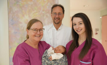 So viele Kinder kamen 2025 im Salzkammergut zur Welt