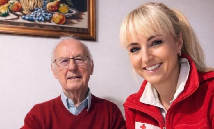 Ann-Christin und Gerhard beim Digital-Training (Foto: OÖRK)