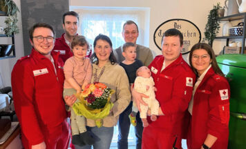 Baby Paula erblickt auf Parkplatz in Seewalchen das Licht der Welt