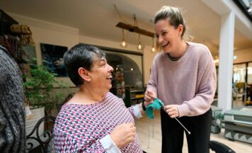 Lebenshilfe und Kleinstadtbiotop laden zum Strick- und Kreativcafé in Vöcklabruck