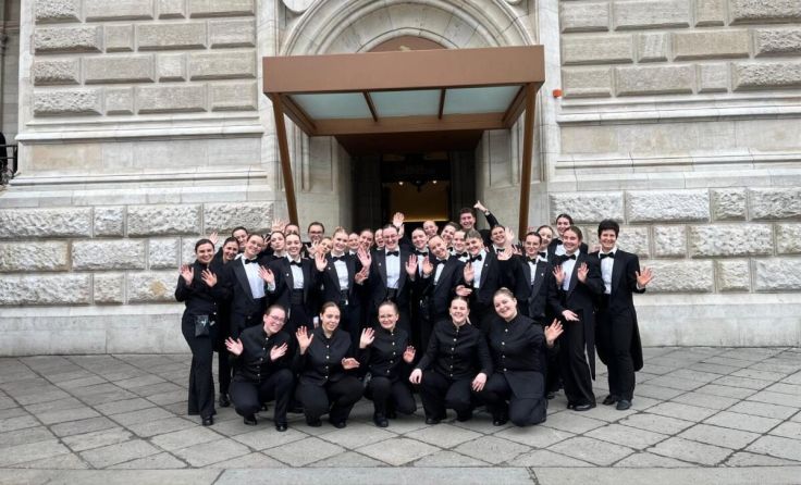 Vor dem Einsatz beim Wiener Opernball (Foto: HLW Don Bosco Schulen)