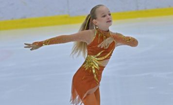 Eiskunstläuferinnen aus dem Bezirk Vöcklabruck glänzten bei internationalem Bewerb