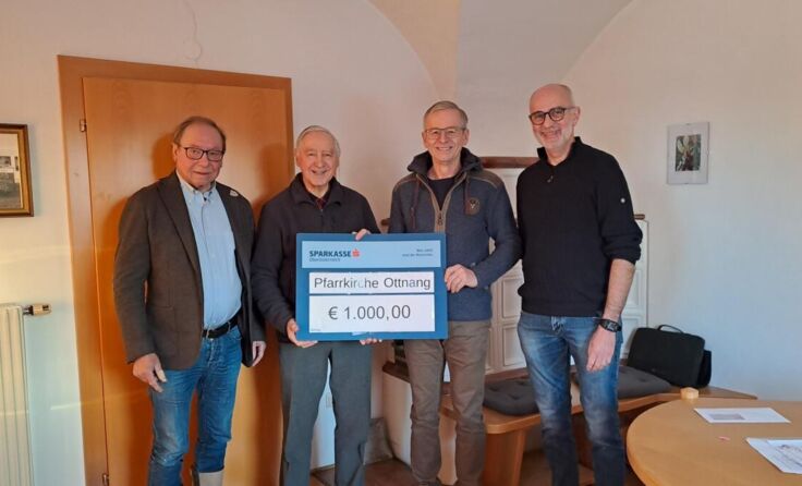 Spendenübergabe (Foto: Hausruckchor)